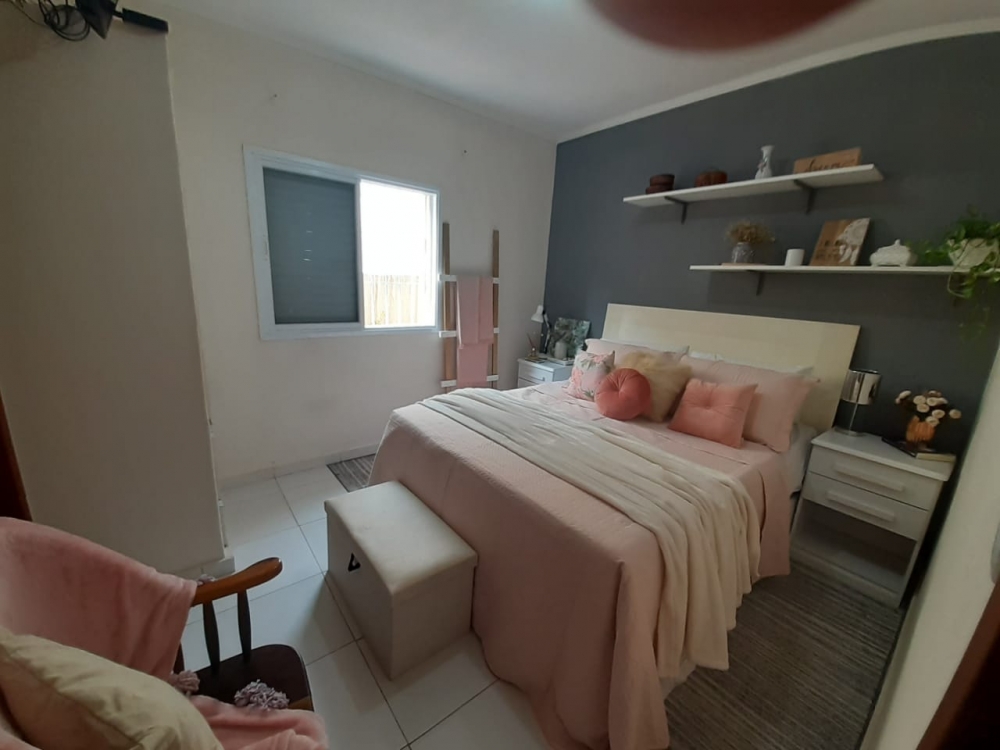 VENDO CASA COM PISCINA NO JARD